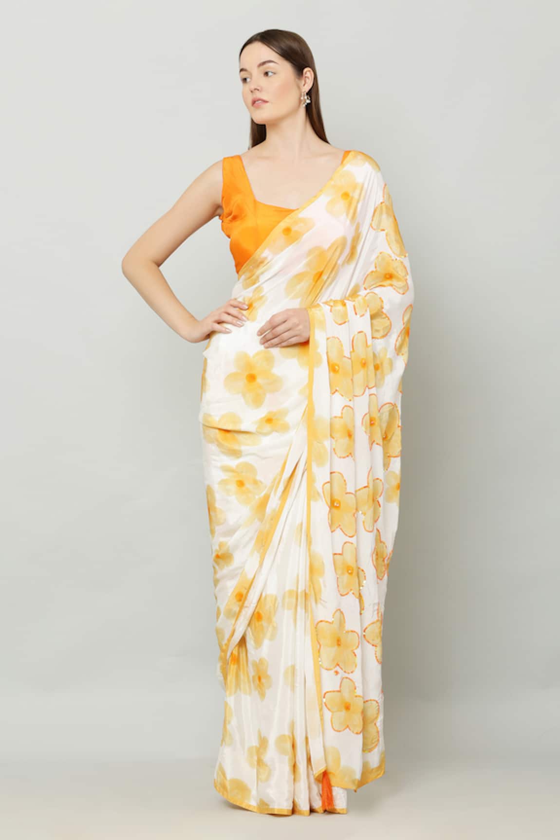 KUSMI Floral Bloom Saree With Unstitched Blouse Fabric