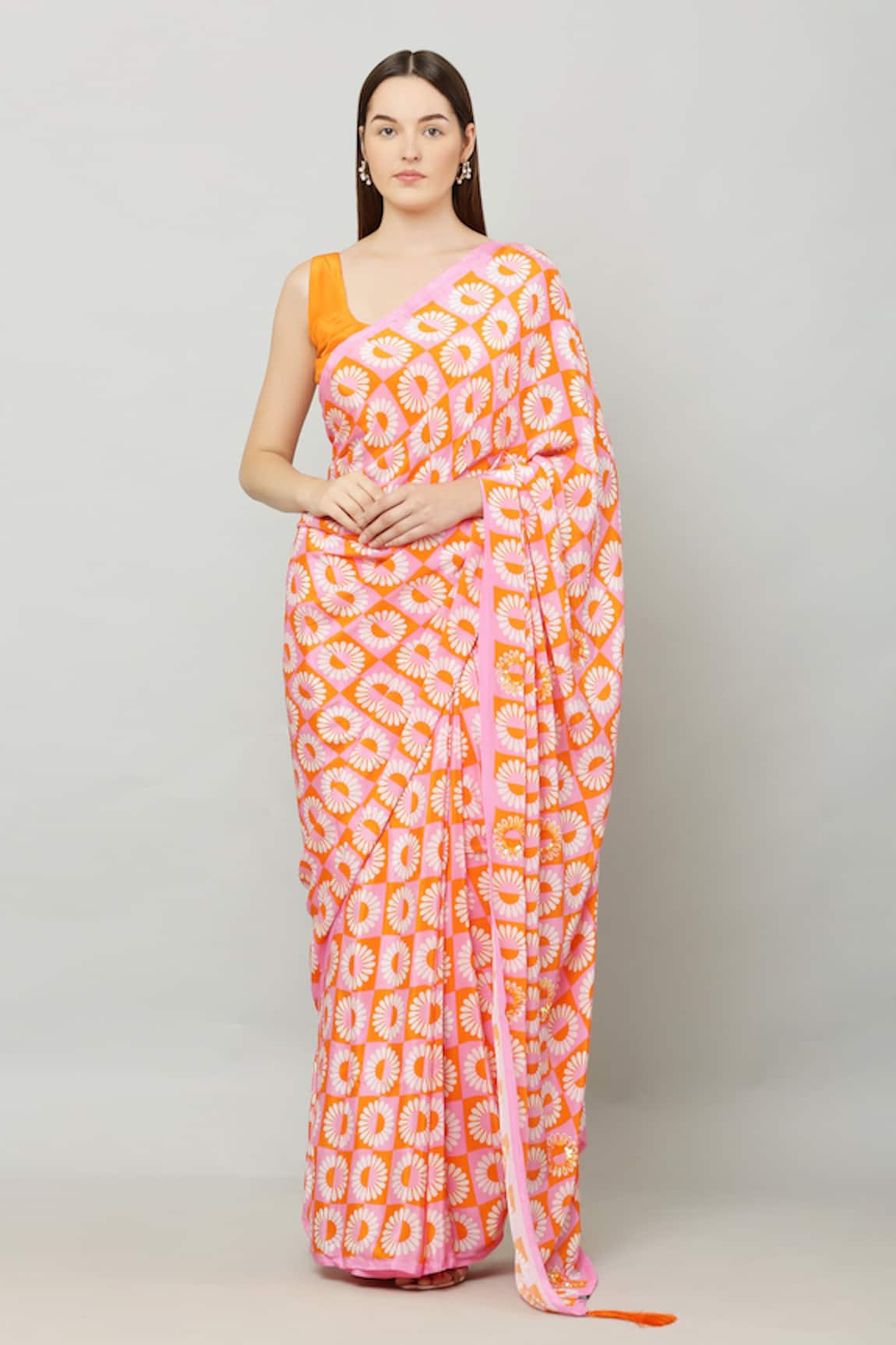 KUSMI Retro Daisy Print Saree With Unstitched Blouse Fabric