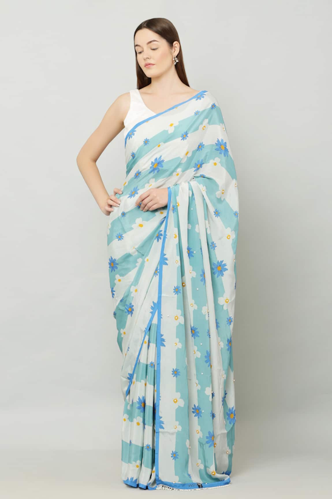 KUSMI Blooming Floral Print Saree With Unstitched Blouse Fabric