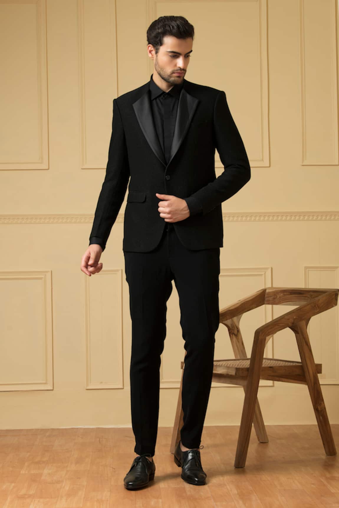 Hilo Design Shimmer Finish Lapel Collar Blazer & Trouser Set 