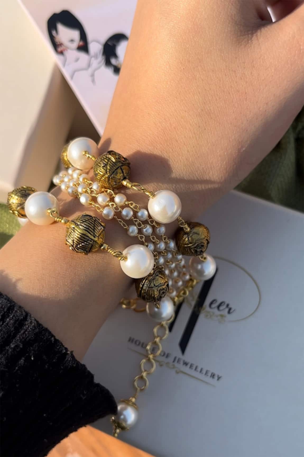 Heer-House Of Jewellery Suvarna Shell Pearl Embellished Bracelet