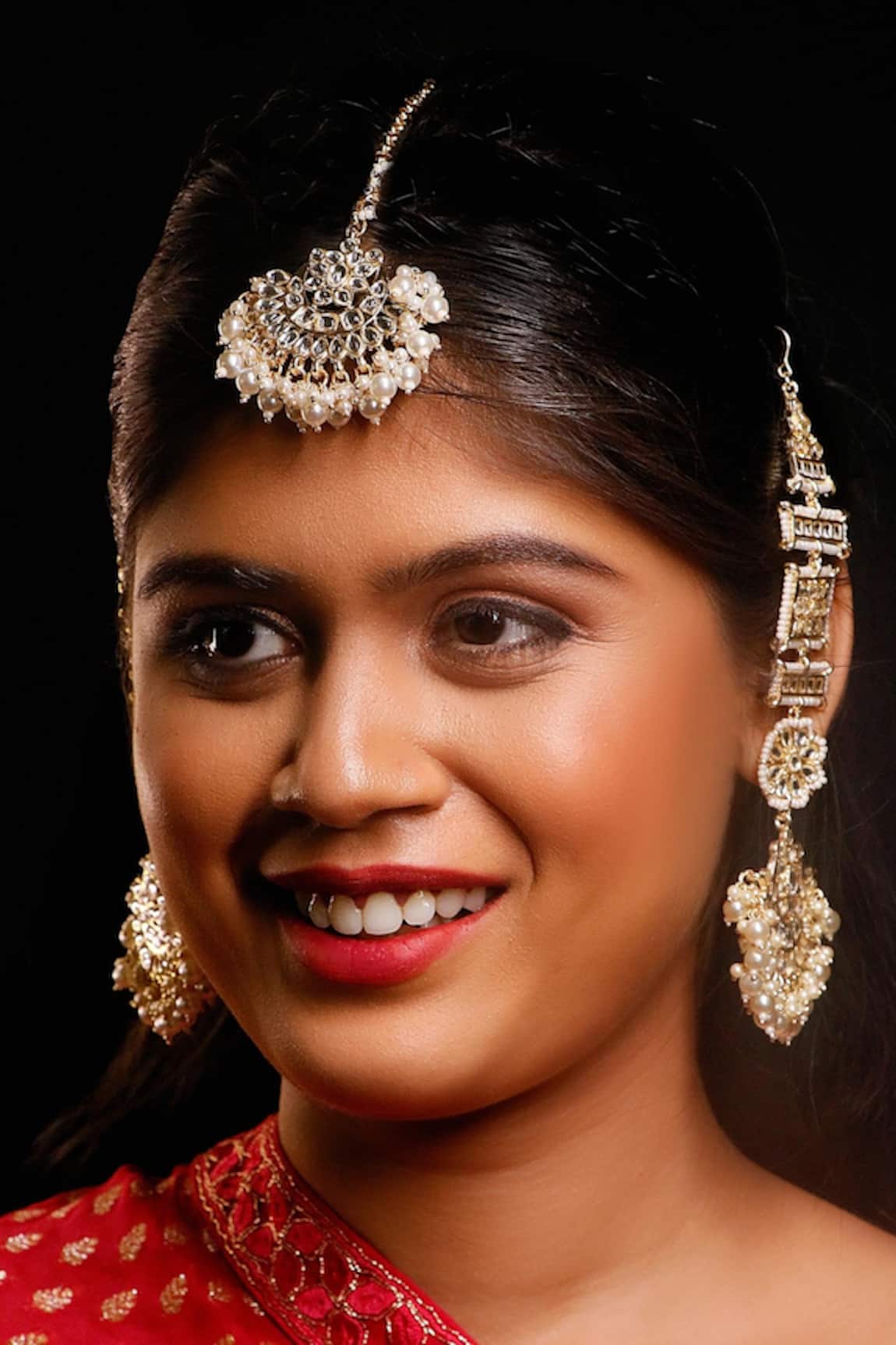 Ishhaara Stone Studded Chandbalis With Maangtikka