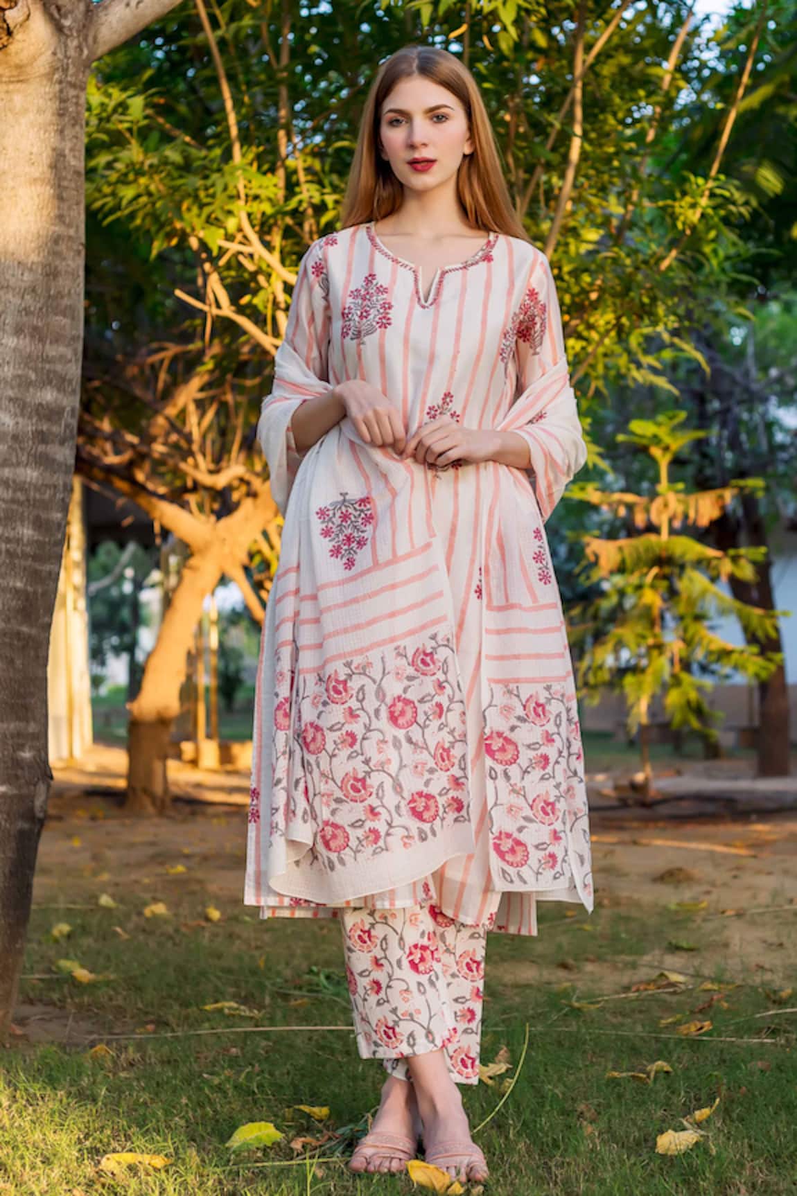 Missprint Tanvi Floral Bouquet Pattern Kurta Set