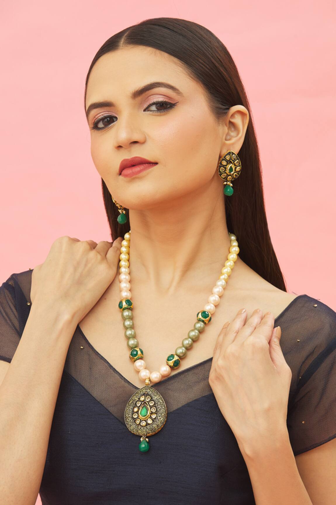 Kista Pearl Embellished Pendant Necklace Set