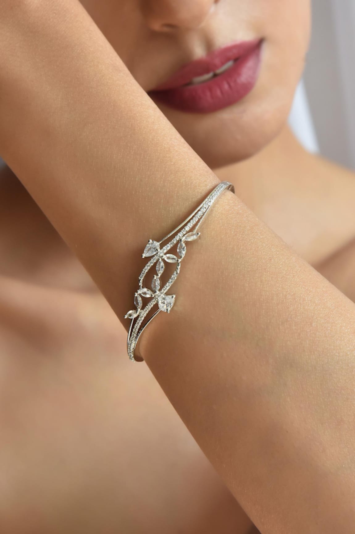 Gwacy Solitaire Embellished Bracelet