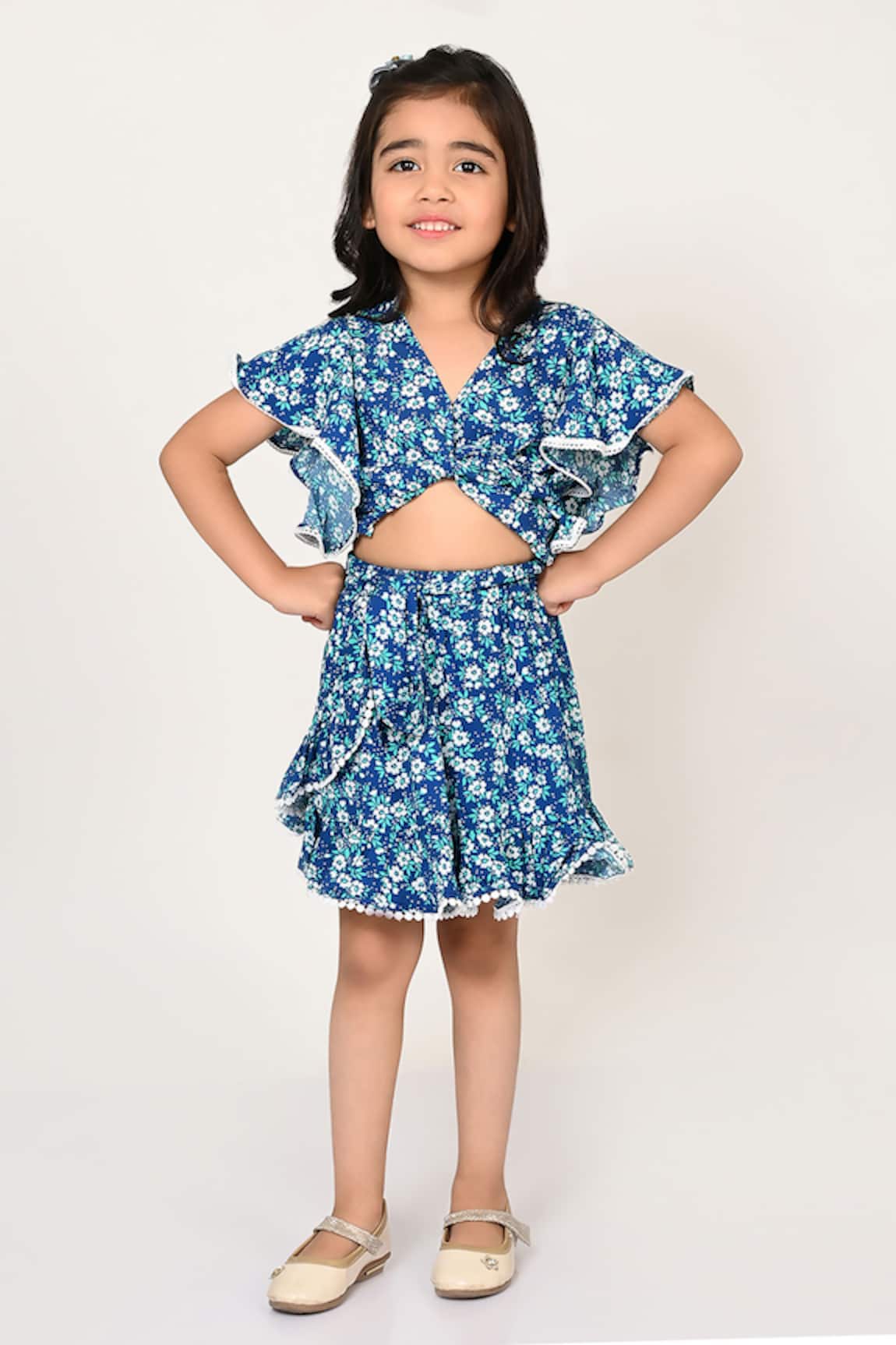 LIL DRAMA Floral Pattern Crop Top With Skirt