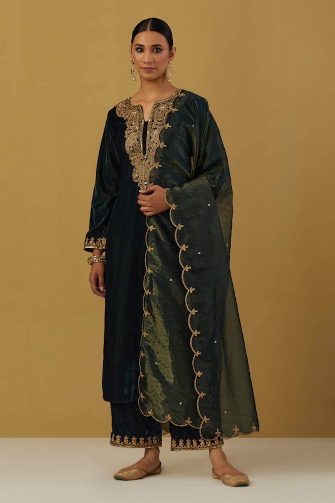 Ikshita Choudhary Silk Velvet Full Sleeve Kurta Pant Set
