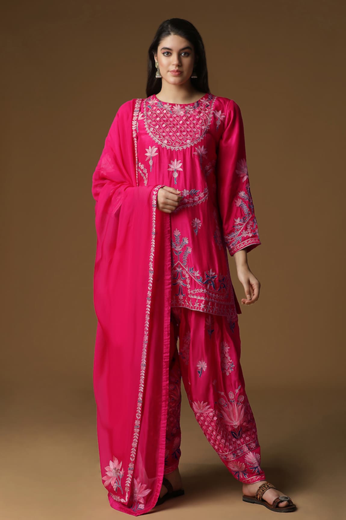 AHLAM Aari Embroidered Kurta & Pant Set