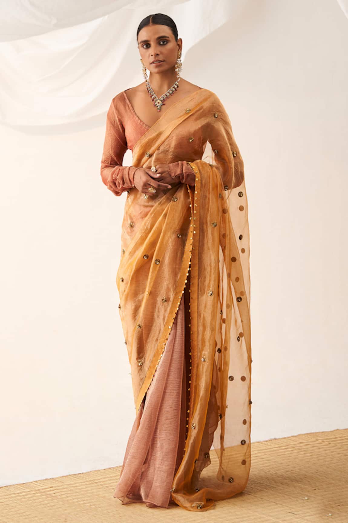 Itrh Ghunghroo Embellished Saree With Blouse
