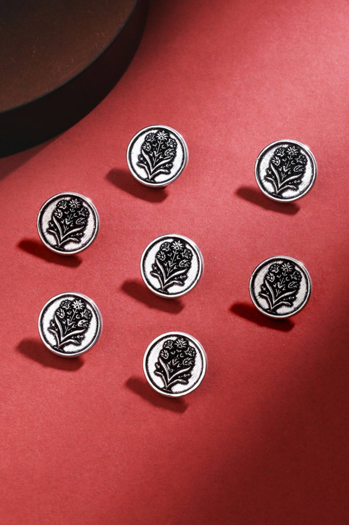 Cosa Nostraa Floral Wonder Carved Buttons - Set of 7