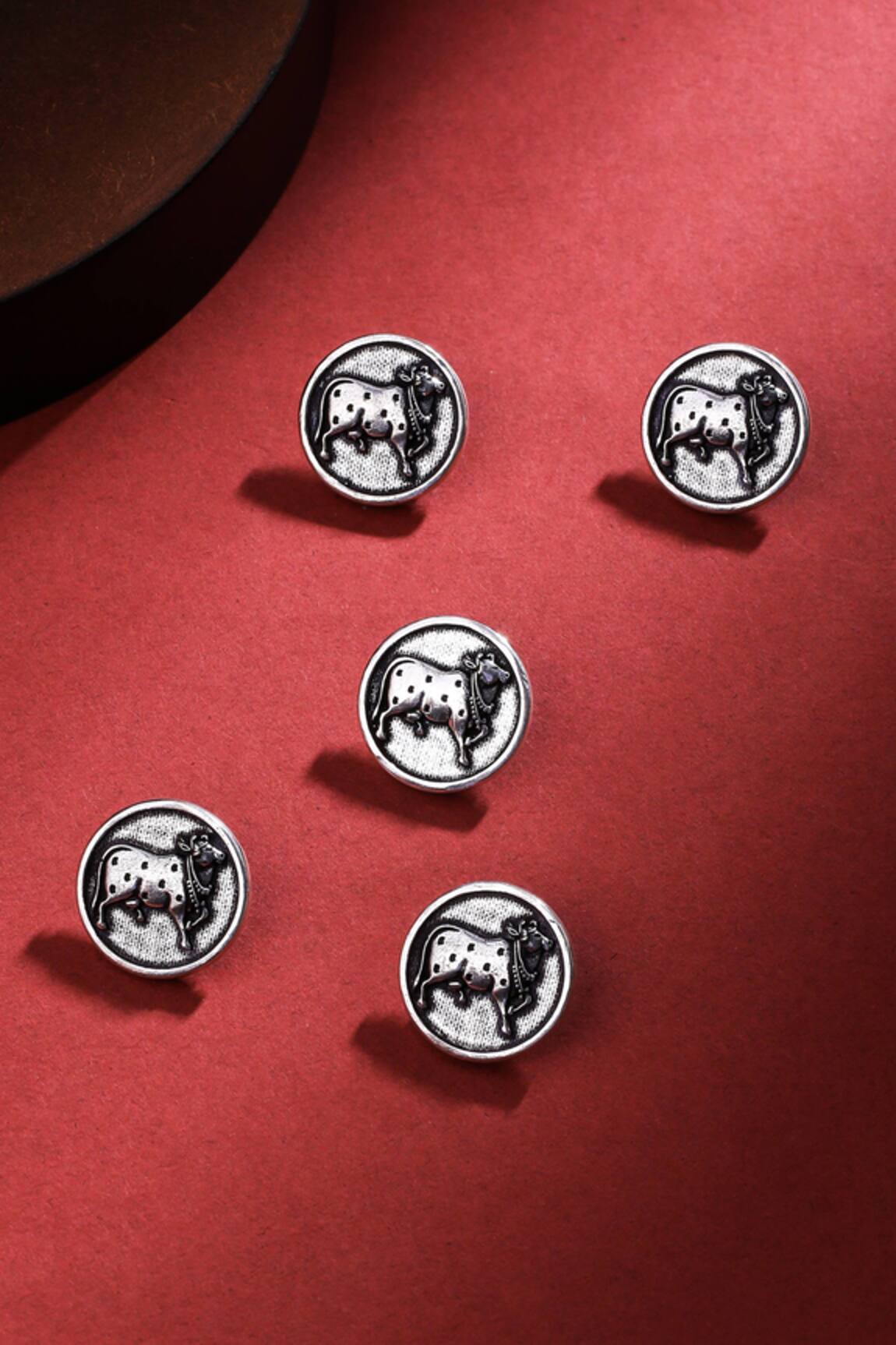 Cosa Nostraa Classy Cow Carved Buttons - Set of 5