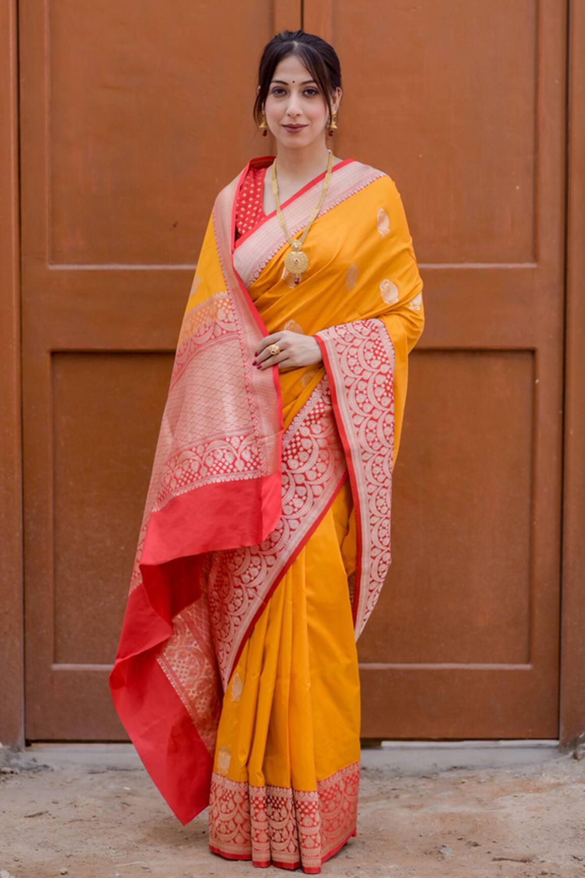 Naaritva India Vintage Handwoven Banarasi Saree With Running Blouse