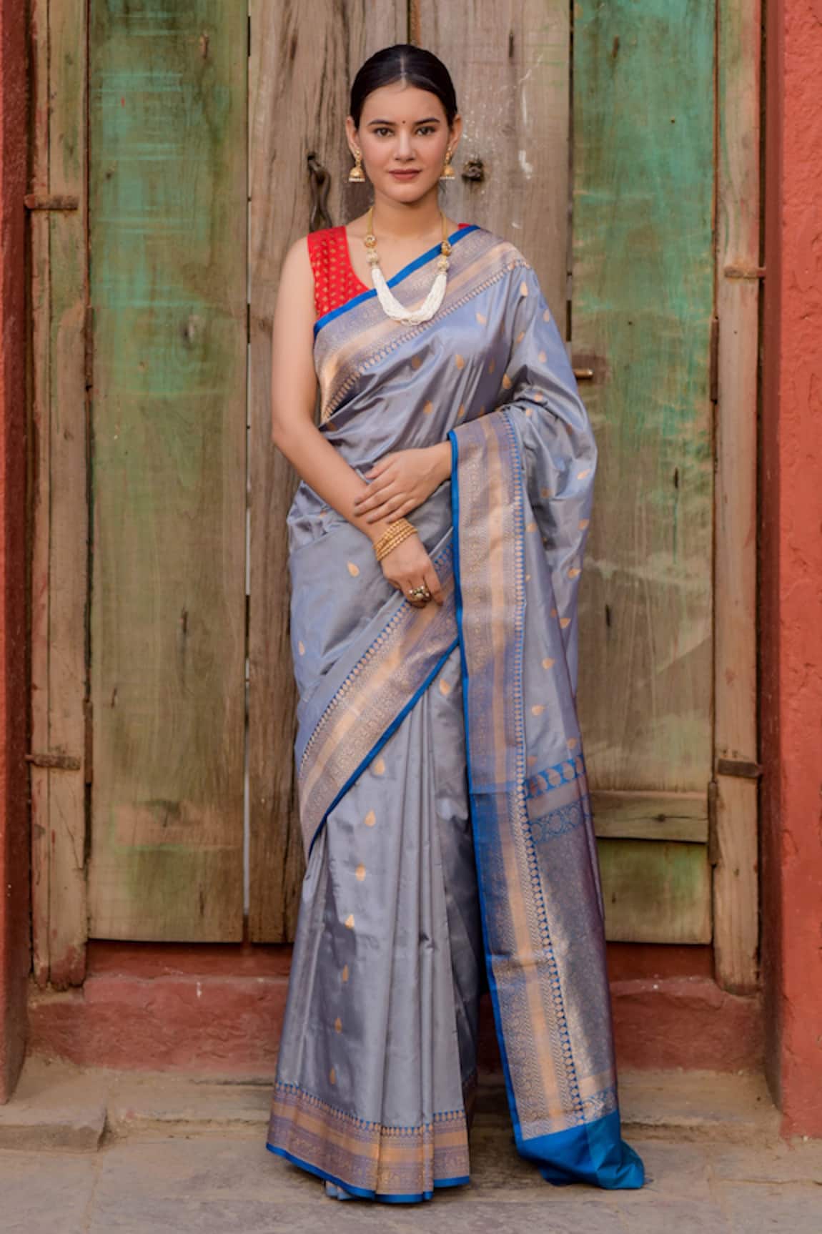 Naaritva India Leaf Pattern Handwoven Saree With Running Blouse