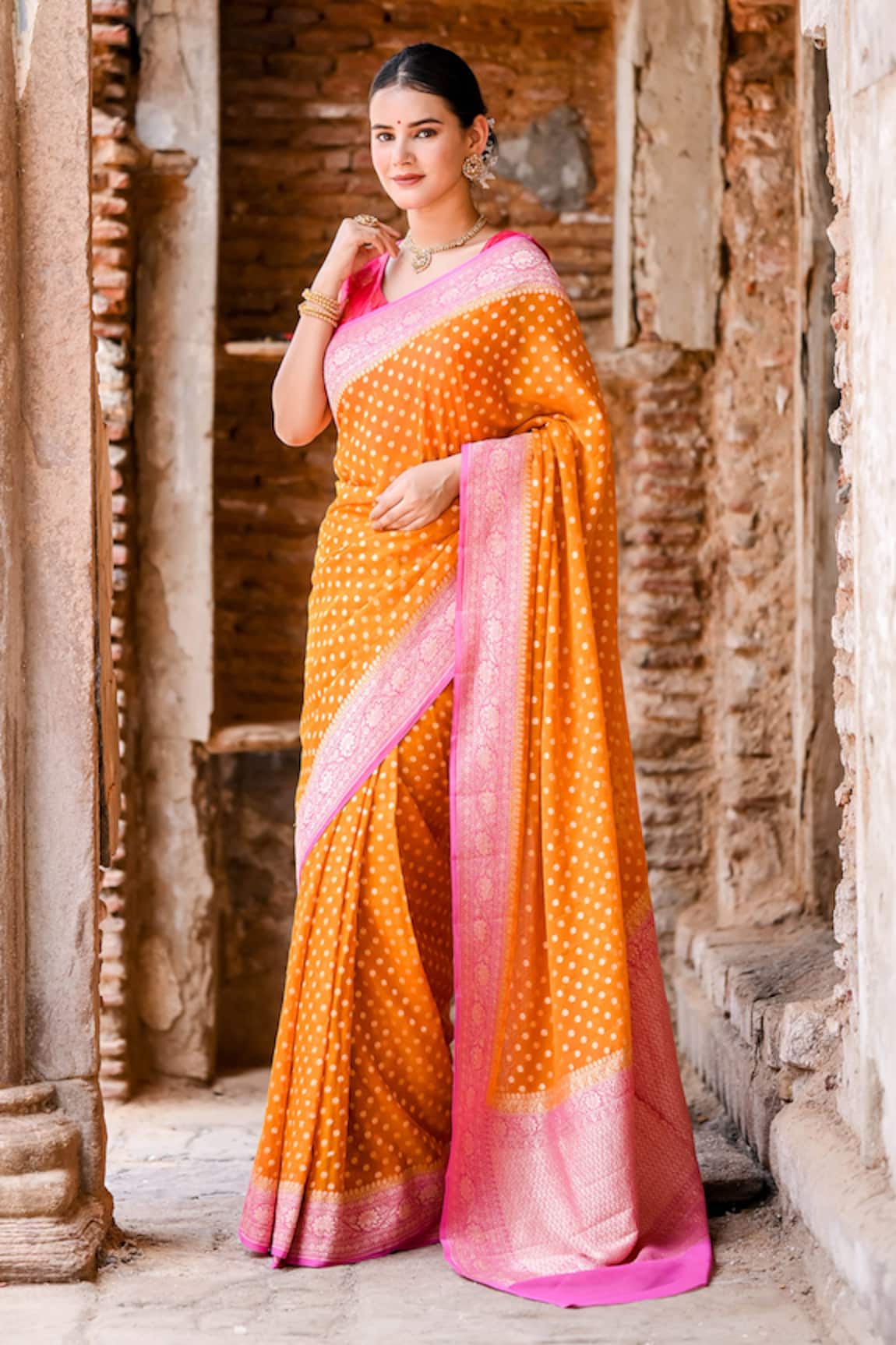 Naaritva India Floral Banarasi Handwoven Saree With Running Blouse