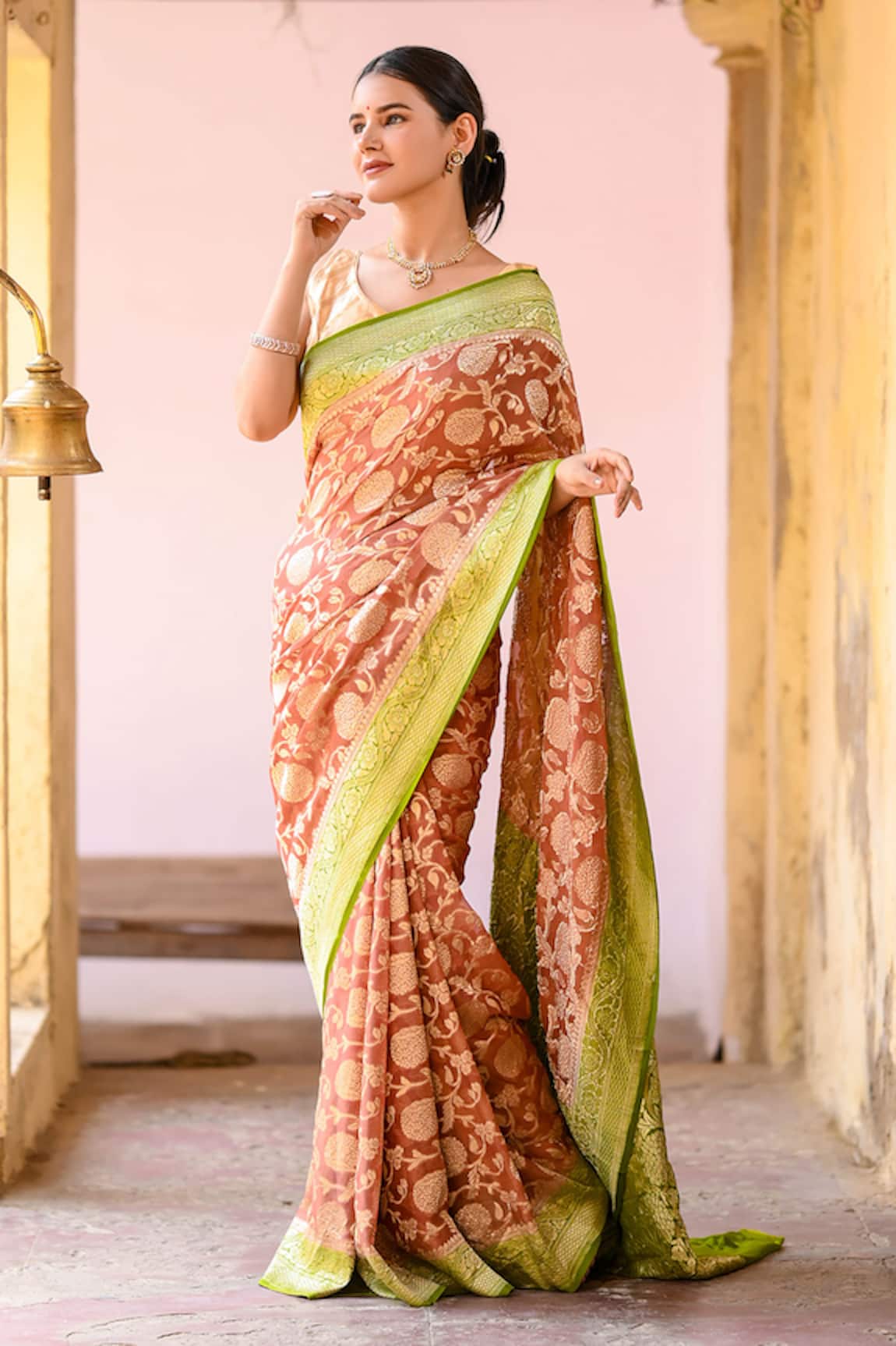 Naaritva India Floral Jaal Pattern Banarasi Saree With Running Blouse