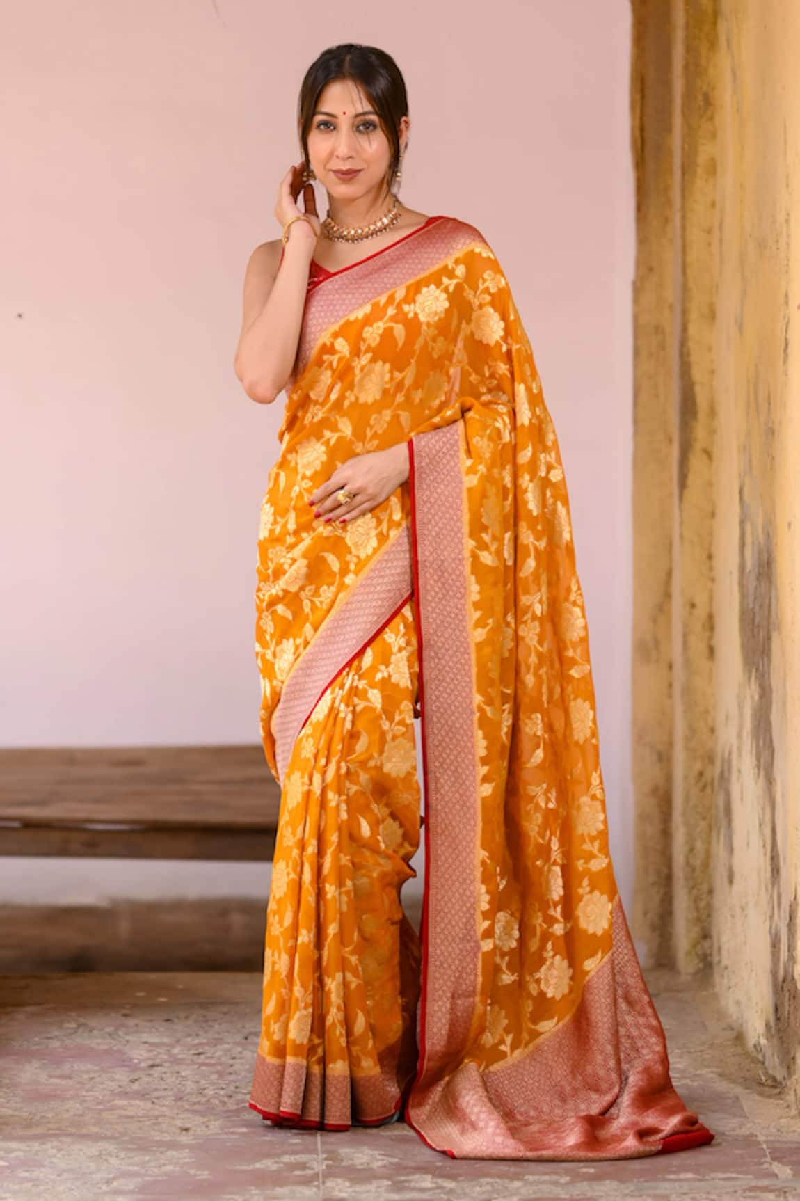 Naaritva India Banarasi Floral Jaal Pattern Saree With Running Blouse