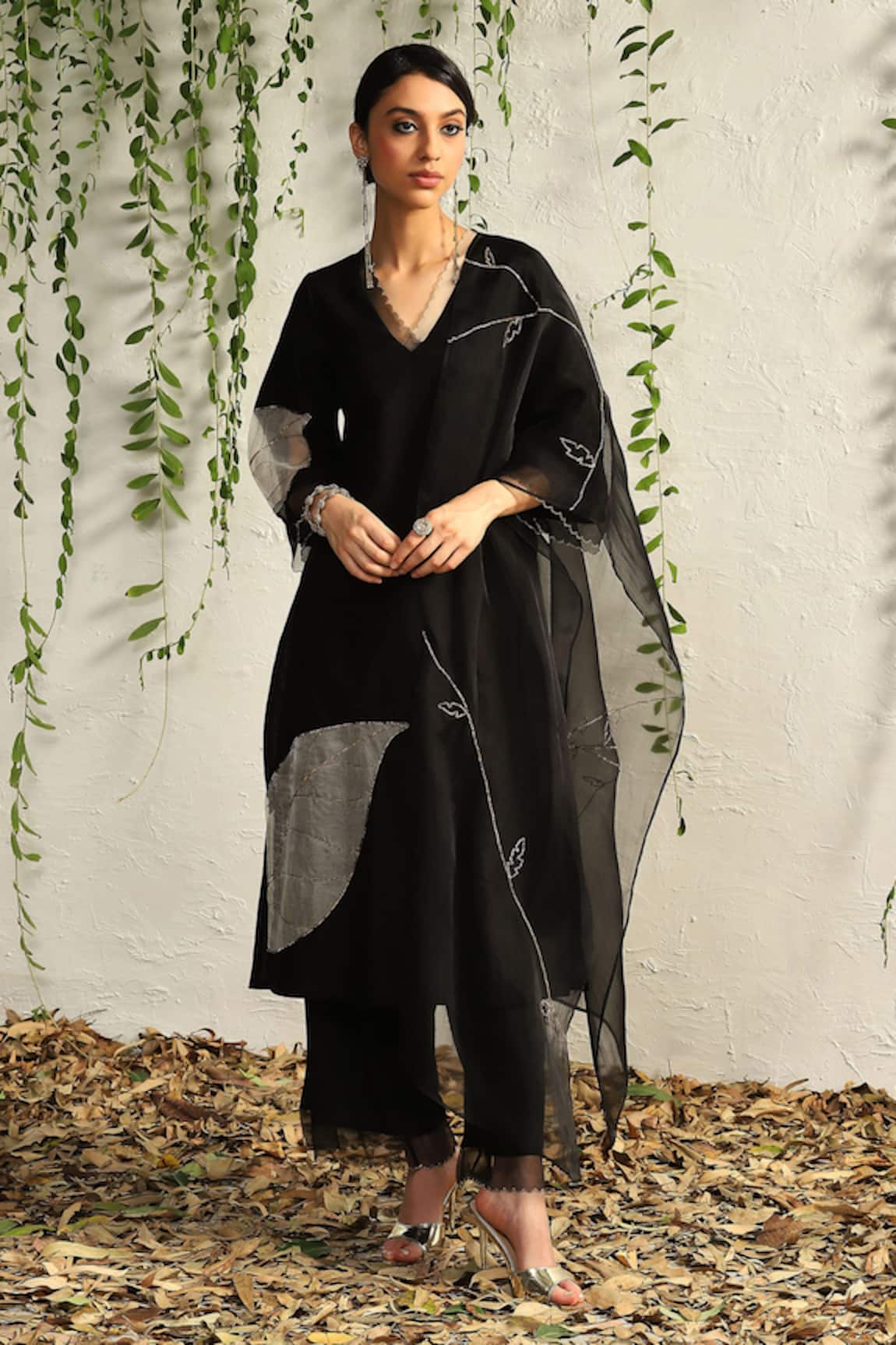 Charkhee Leaf Pattern Kurta Pant Set 