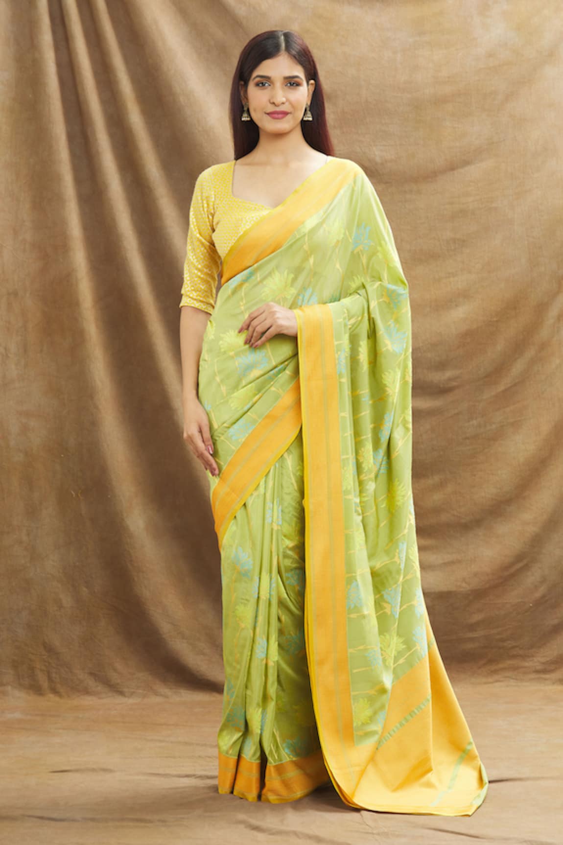 Resa by Ushnakmals Floral Pattern Saree With Running Blouse