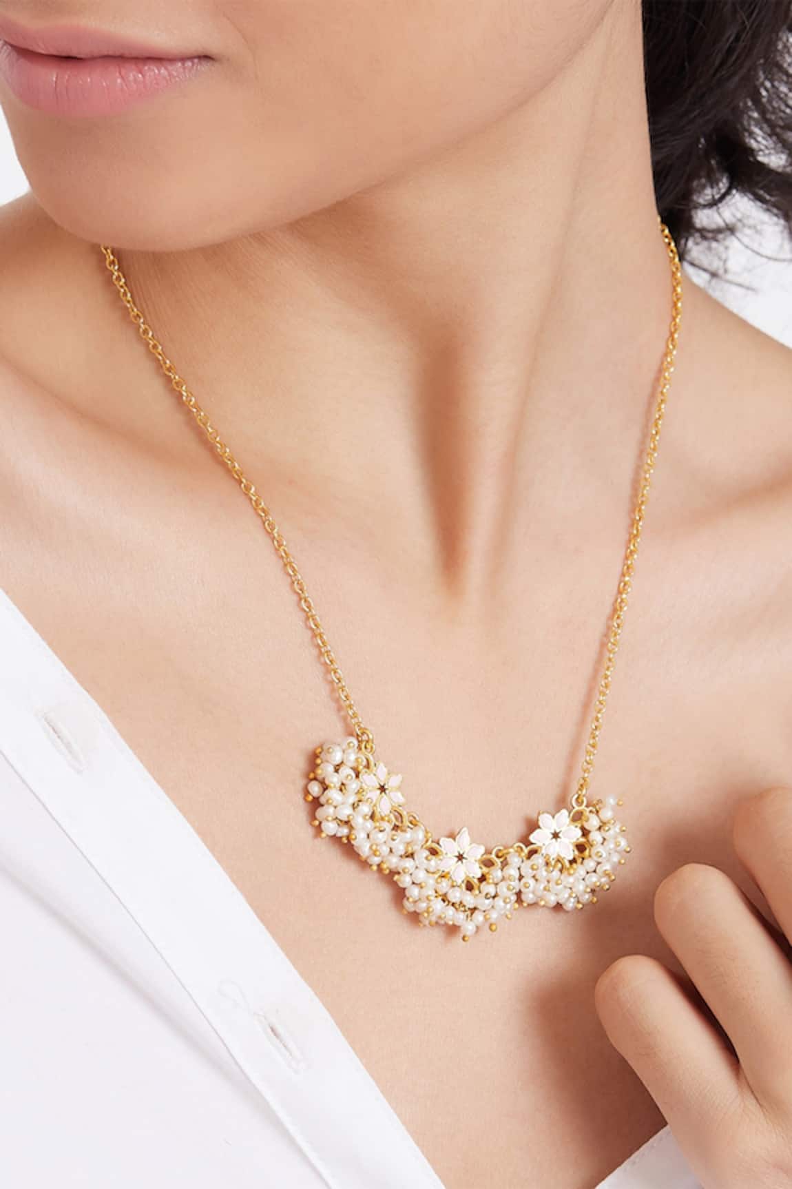 Zariin Bead Floral Pendant Necklace 