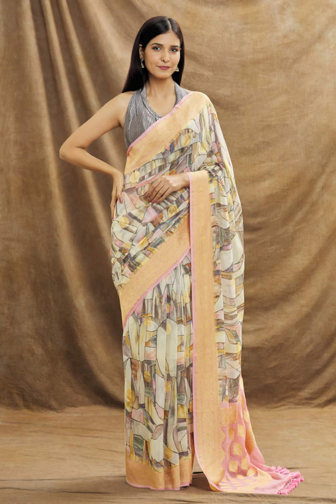 Resa by Ushnakmals Abstract Pattern Saree With Running Blouse