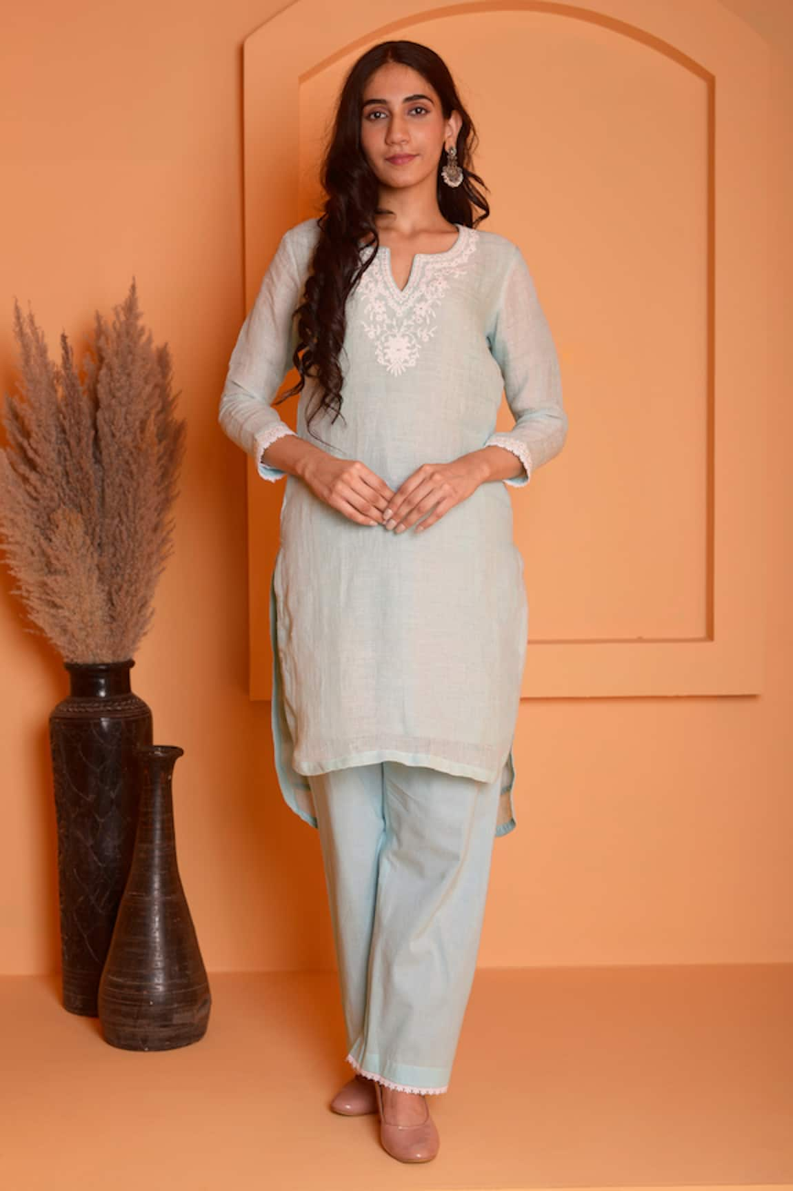 Abbaran Placed Dori Embroidered High-Low Kurta With Pant