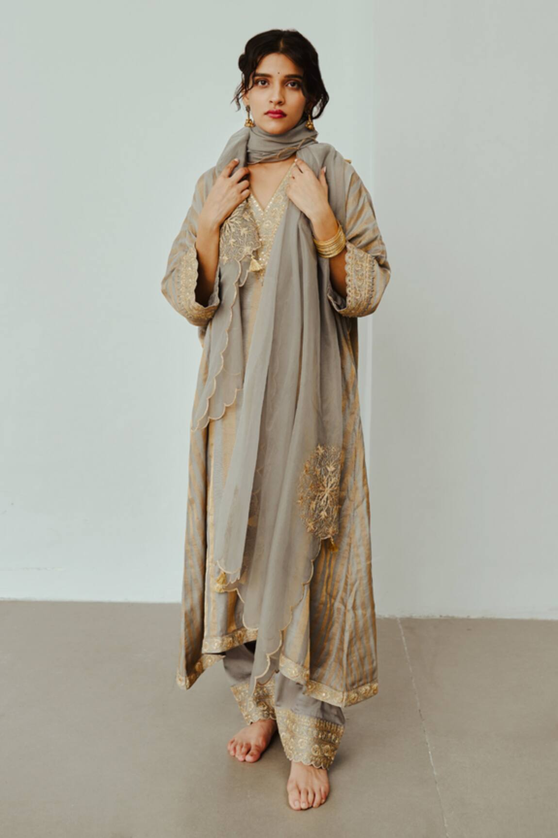 Wabi Sabi By Anshum-Ritesh Nargis Neck Embroidered Kaftan Set