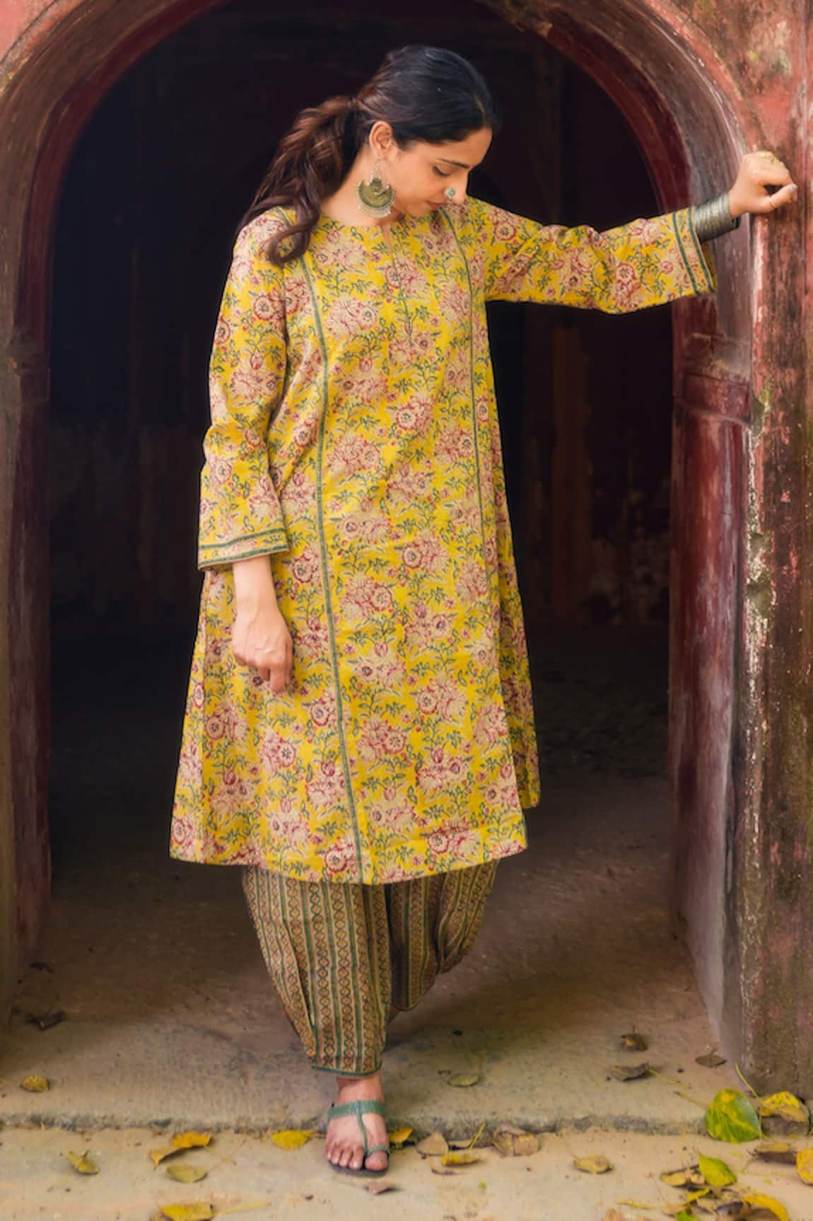 ta’assur Floral Print Kurta & Trouser Set