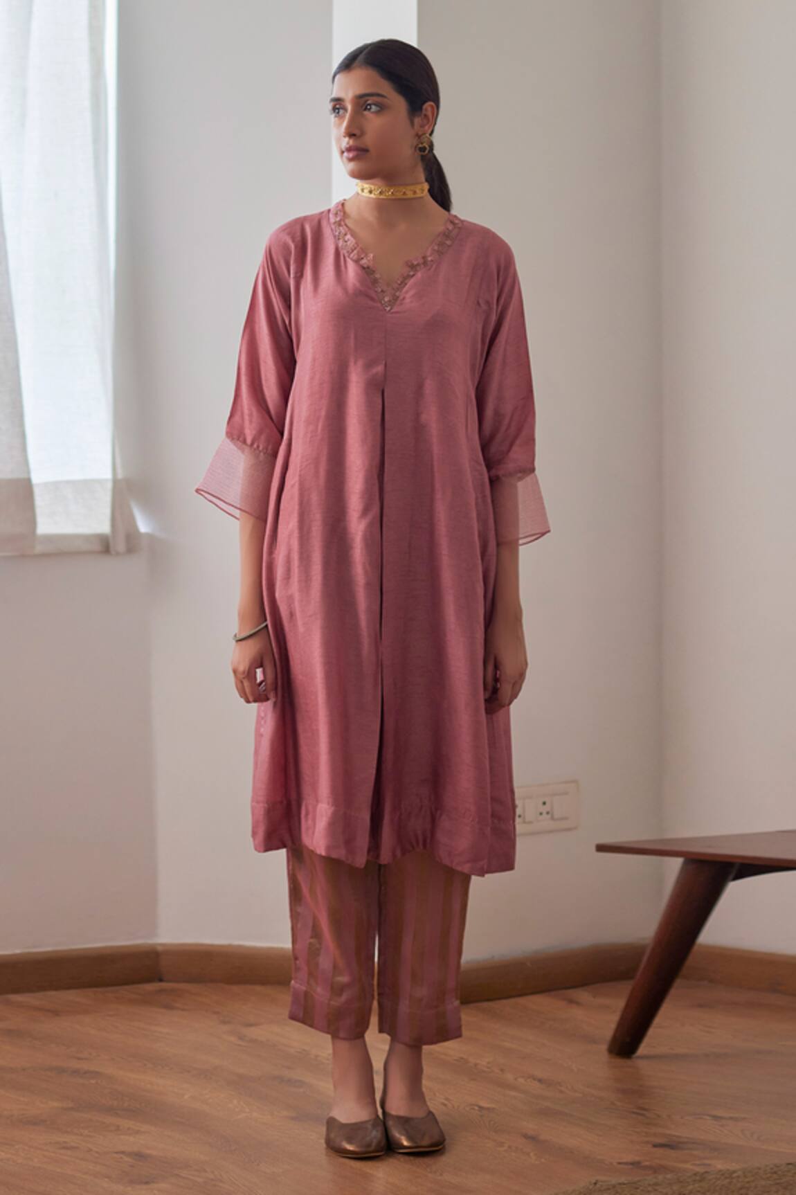 Shorshe Clothing Zari Neckline Embroidered Kurta & Pant Set