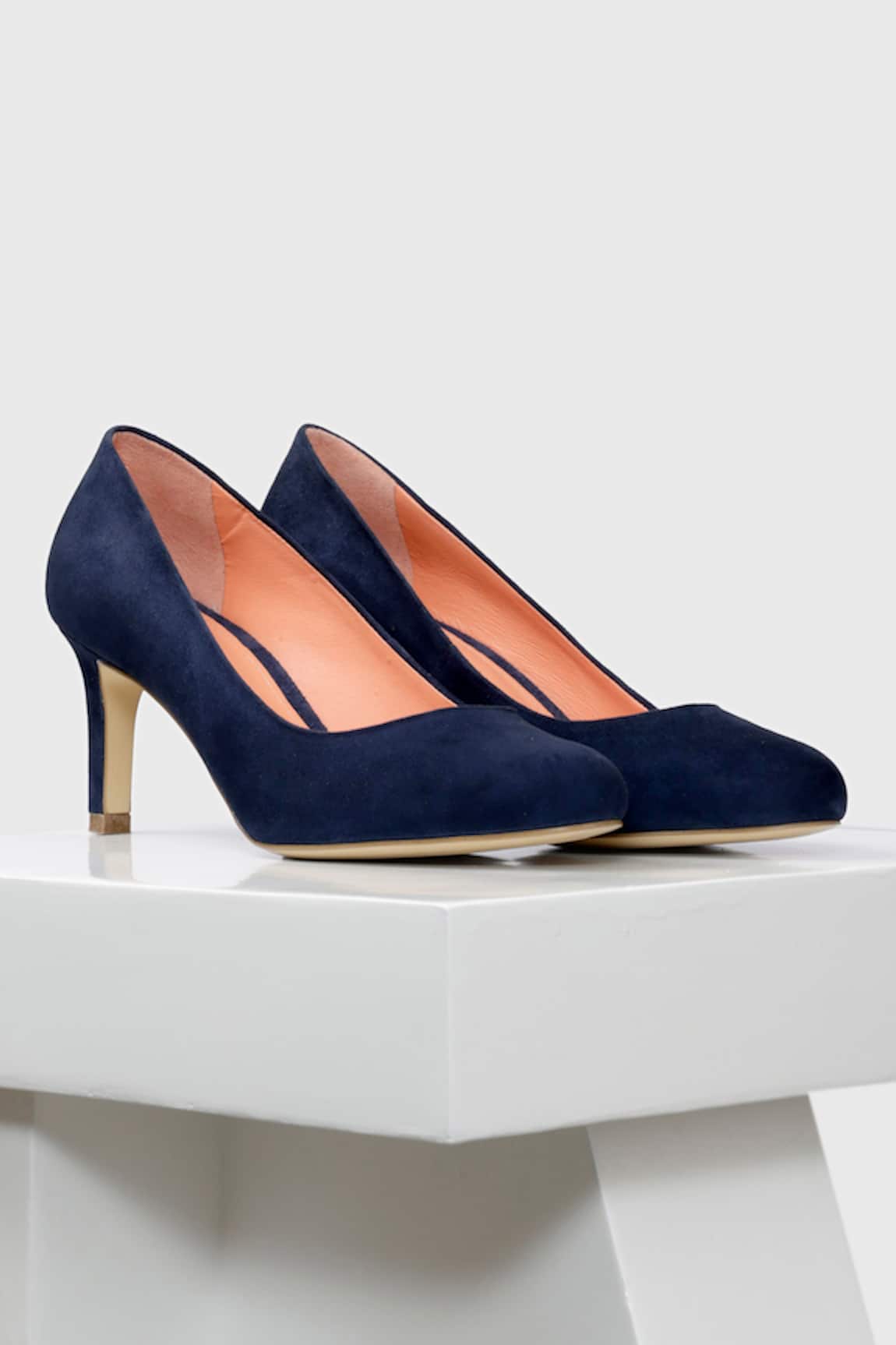 Oroh Alicante Leather Round Toe Pumps