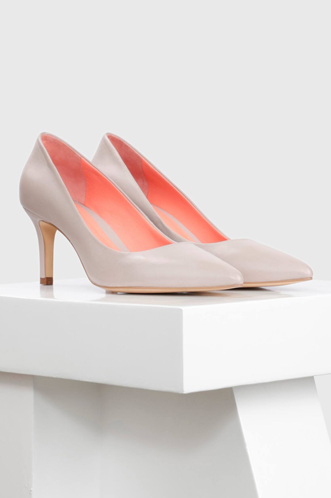 Oroh Ibiza Leather Pointed Toe Pumps