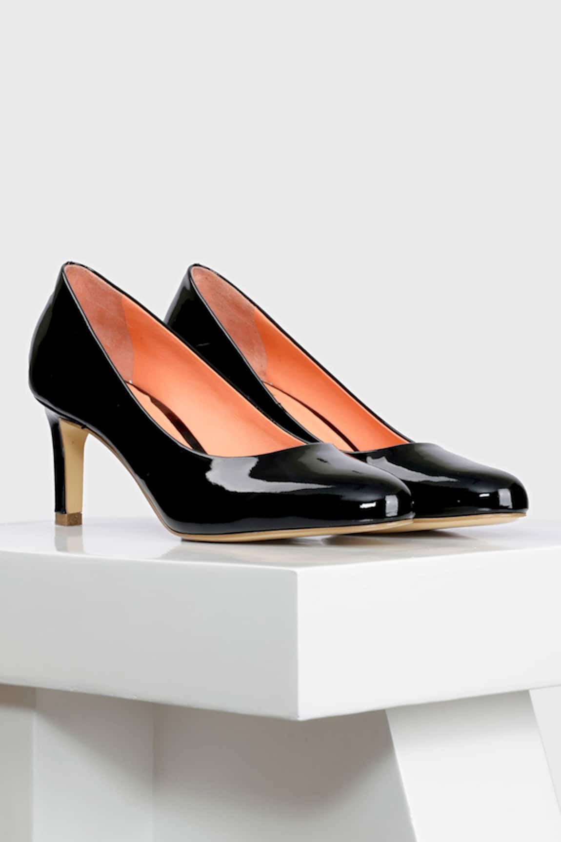 Oroh Alicante Round Toe Pump Heels