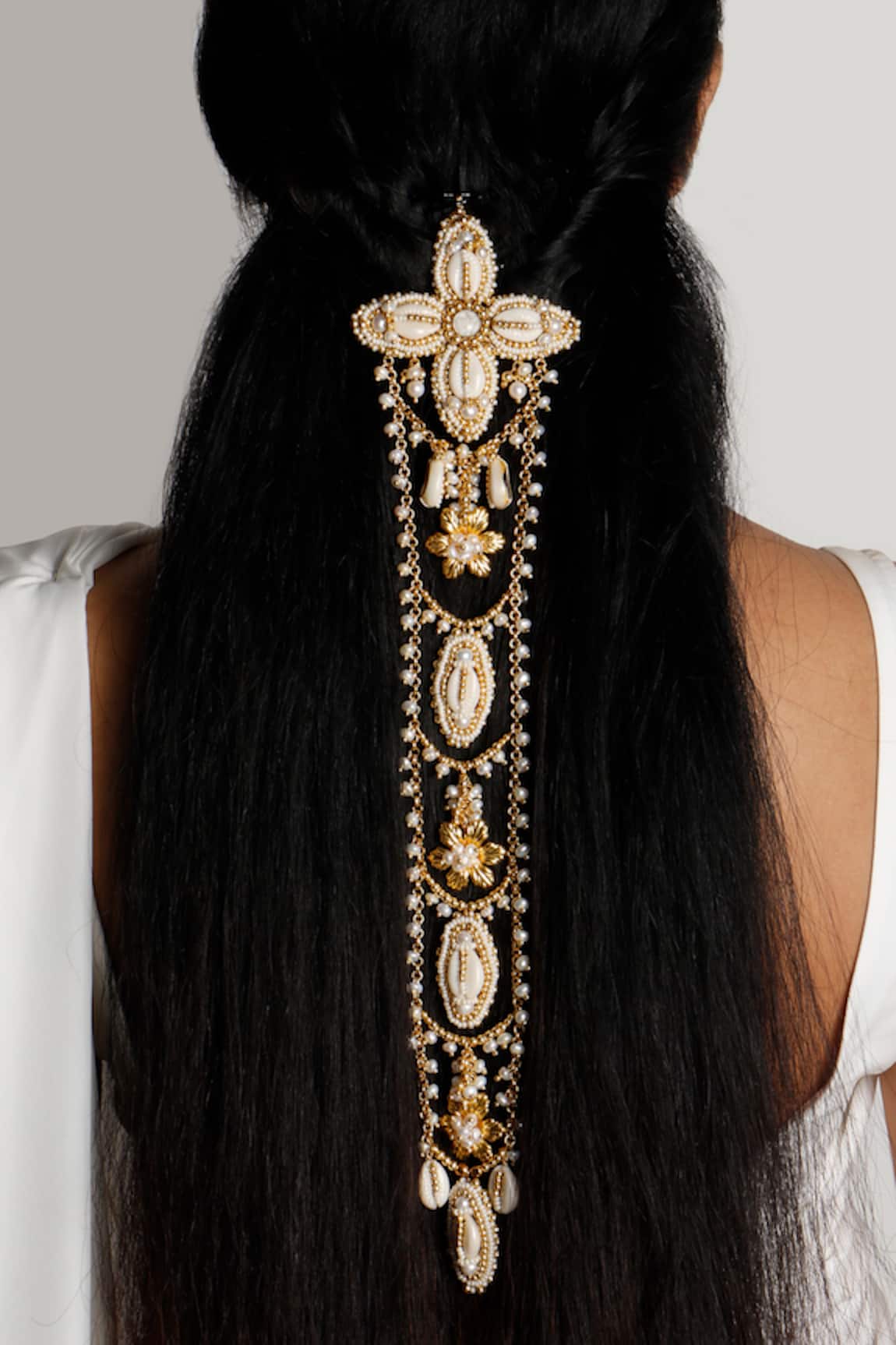 Vaidaan Dolkar Embroidered Hair Accessory 