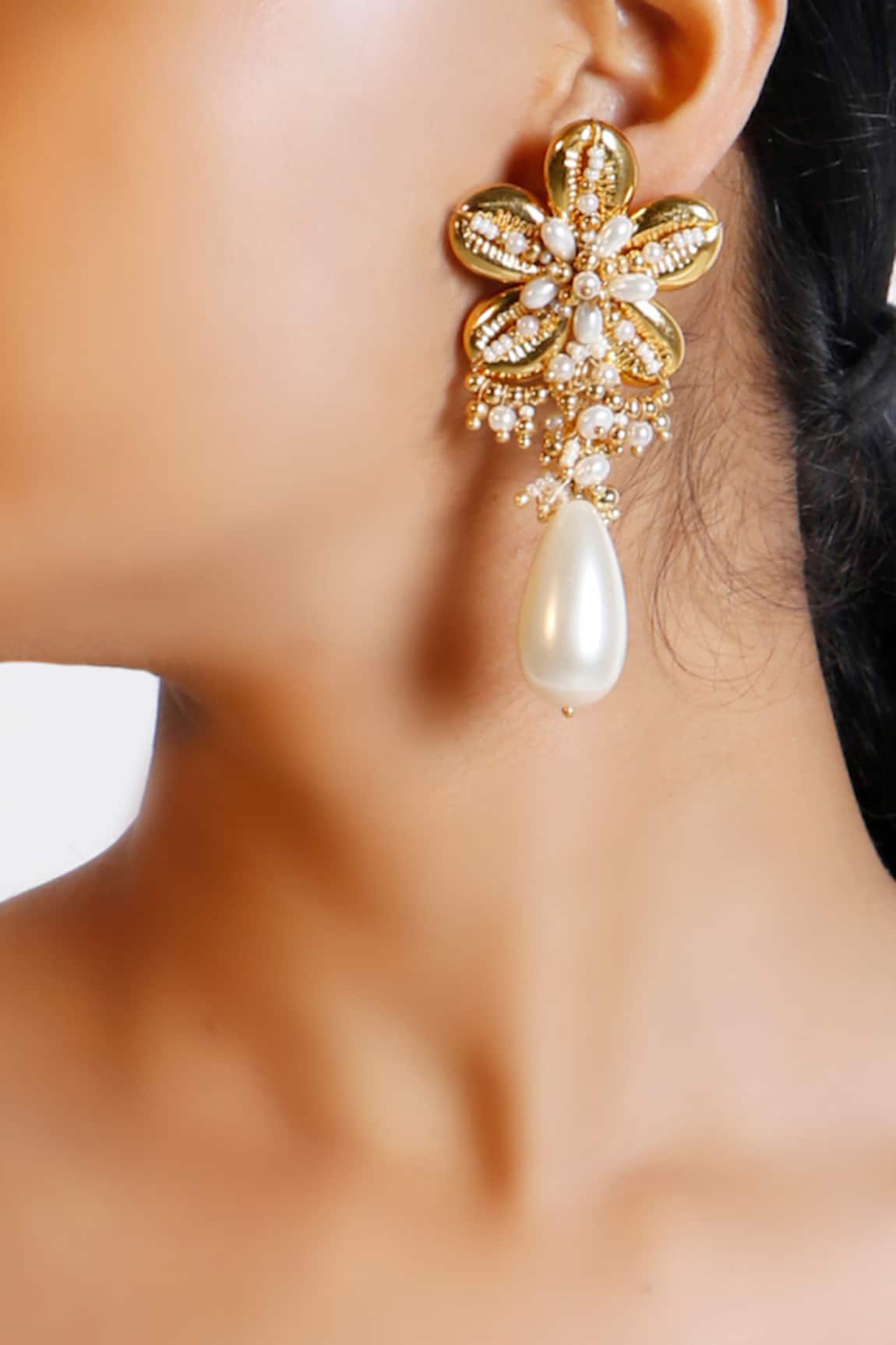 Vaidaan Arika Hand Embroidered Earrings