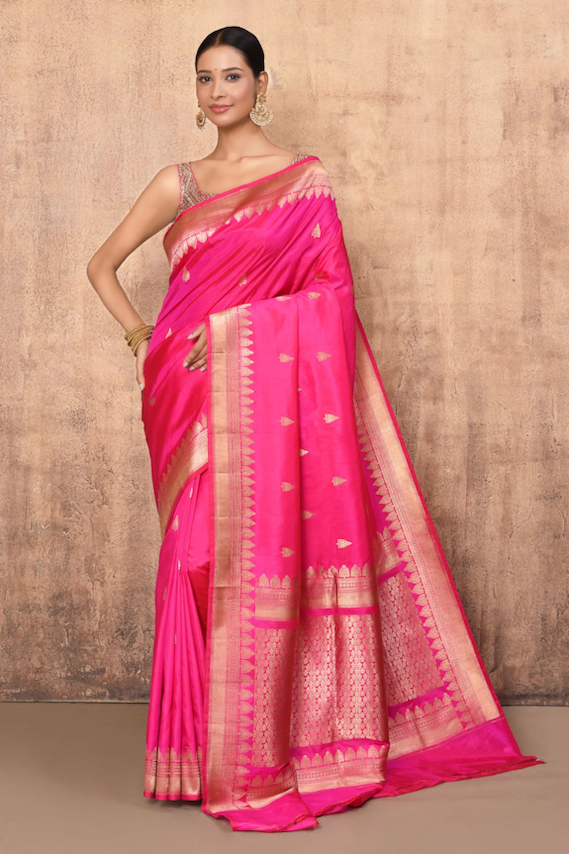 Naaritva India Vintage Pattern Handwoven Saree With Running Blouse