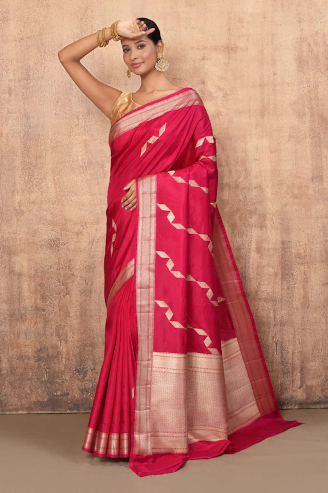 Naaritva India Stripe Pattern Handwoven Saree With Running Blouse