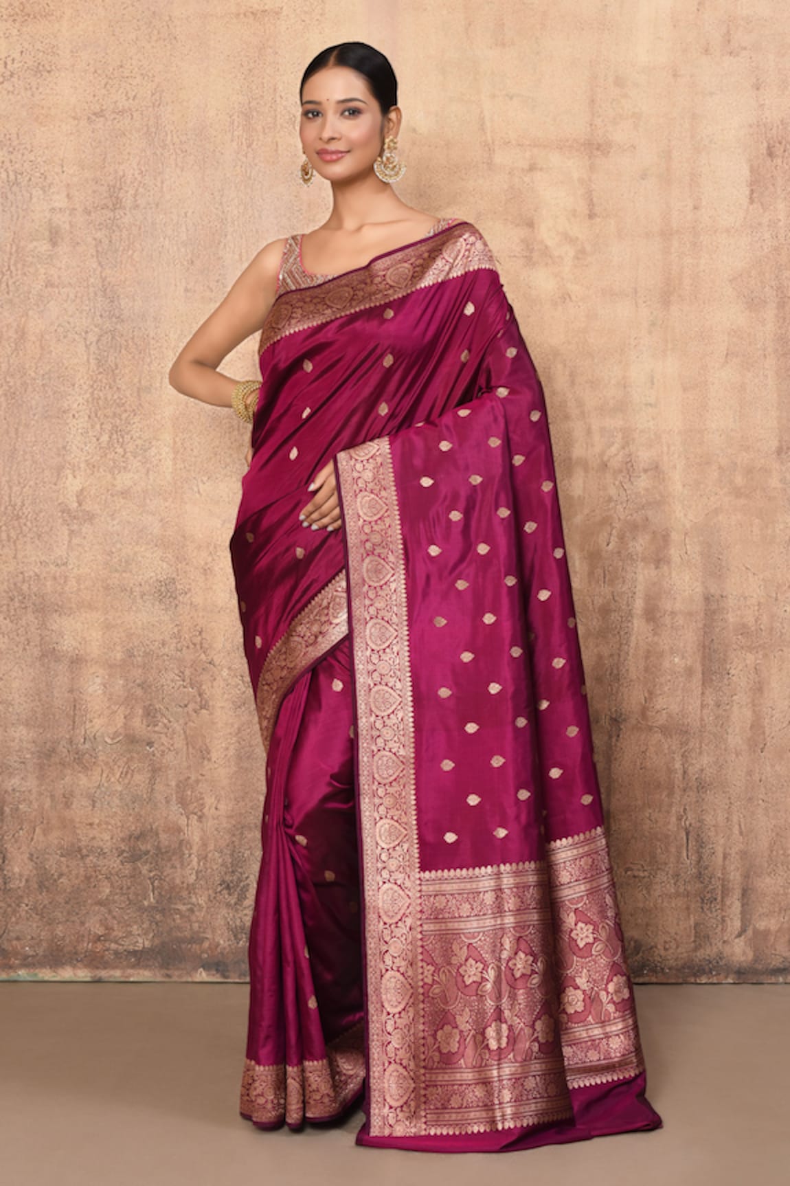 Naaritva India Banarasi Vintage Pattern Saree With Running Blouse