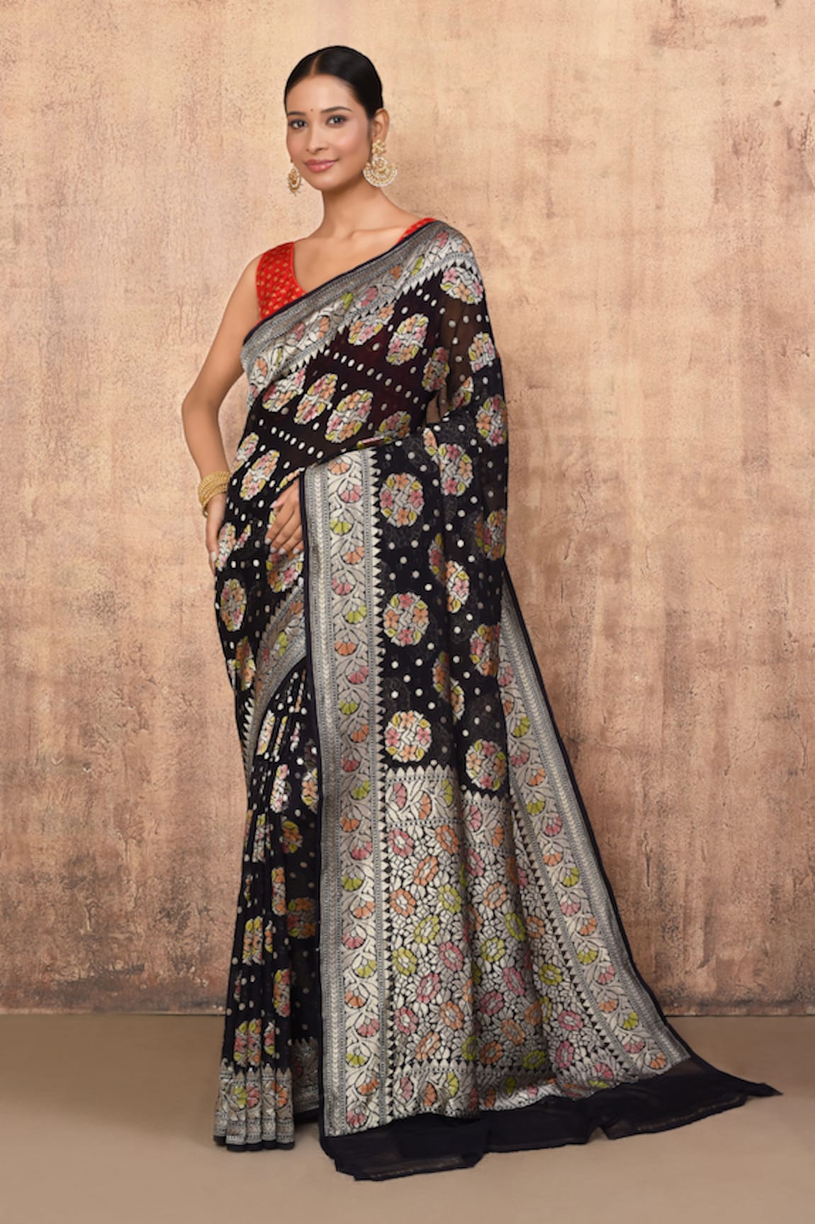 Naaritva India Floral Pattern Handwoven Saree With Running Blouse