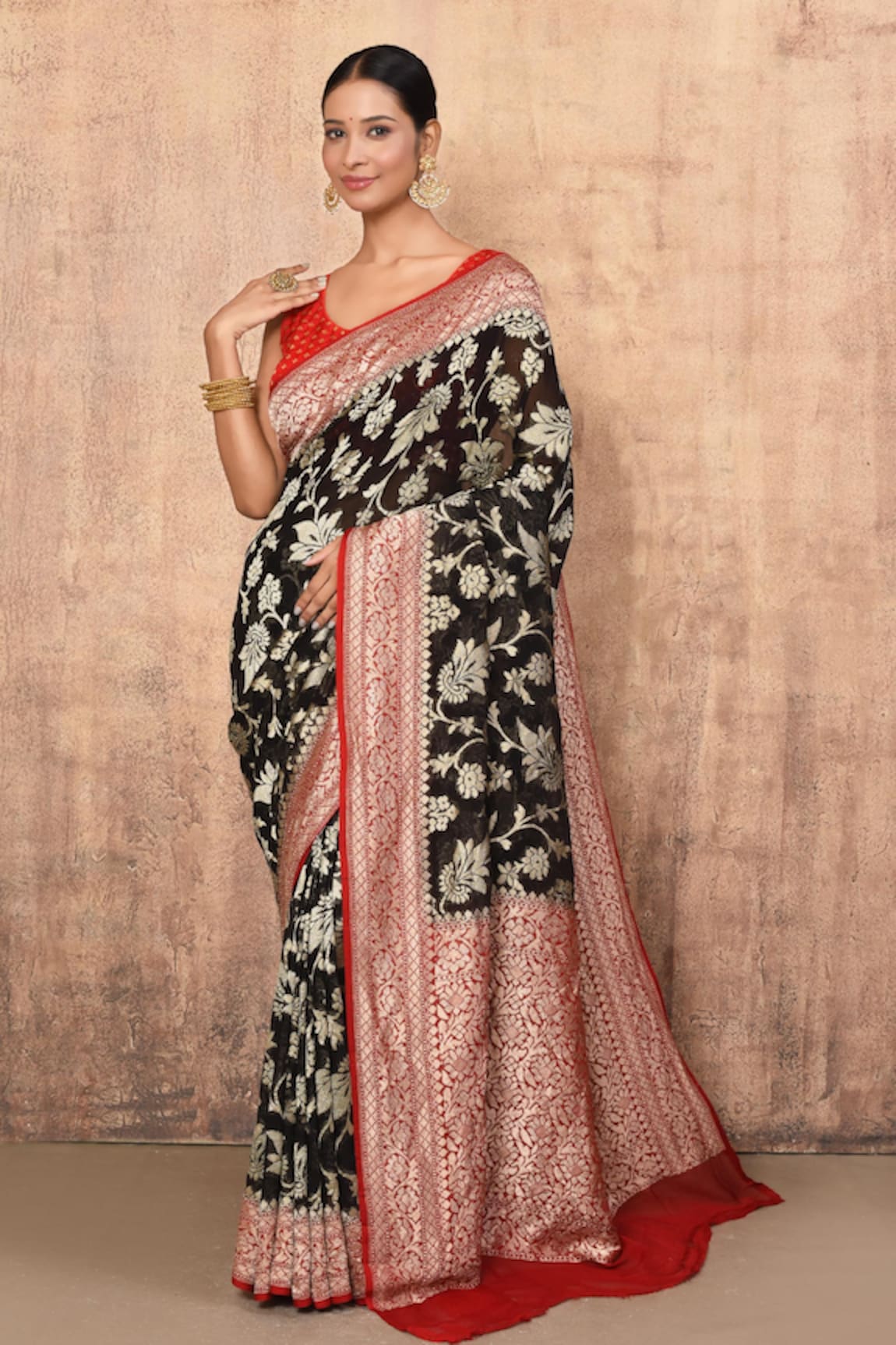 Naaritva India Floral Jaal Pattern Handwoven Saree With Running Blouse