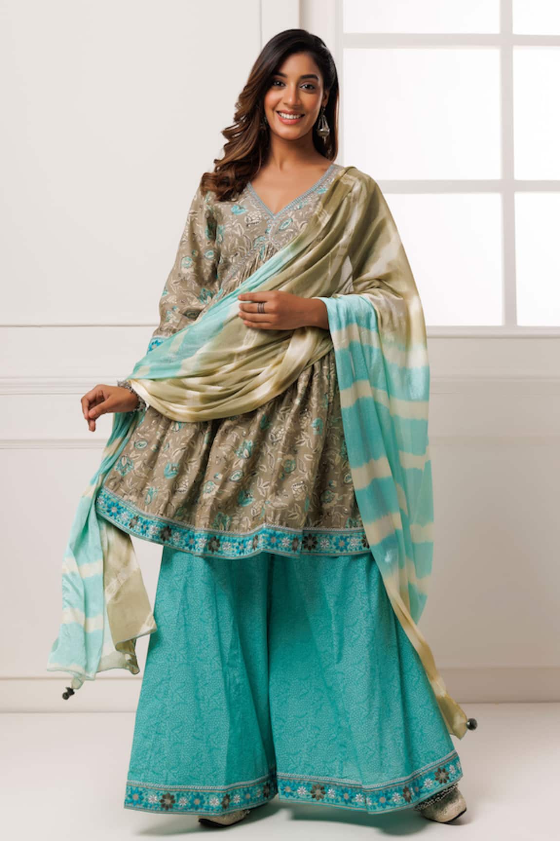 Geroo Jaipur Floral Pattern Kurta Palazzo Set 