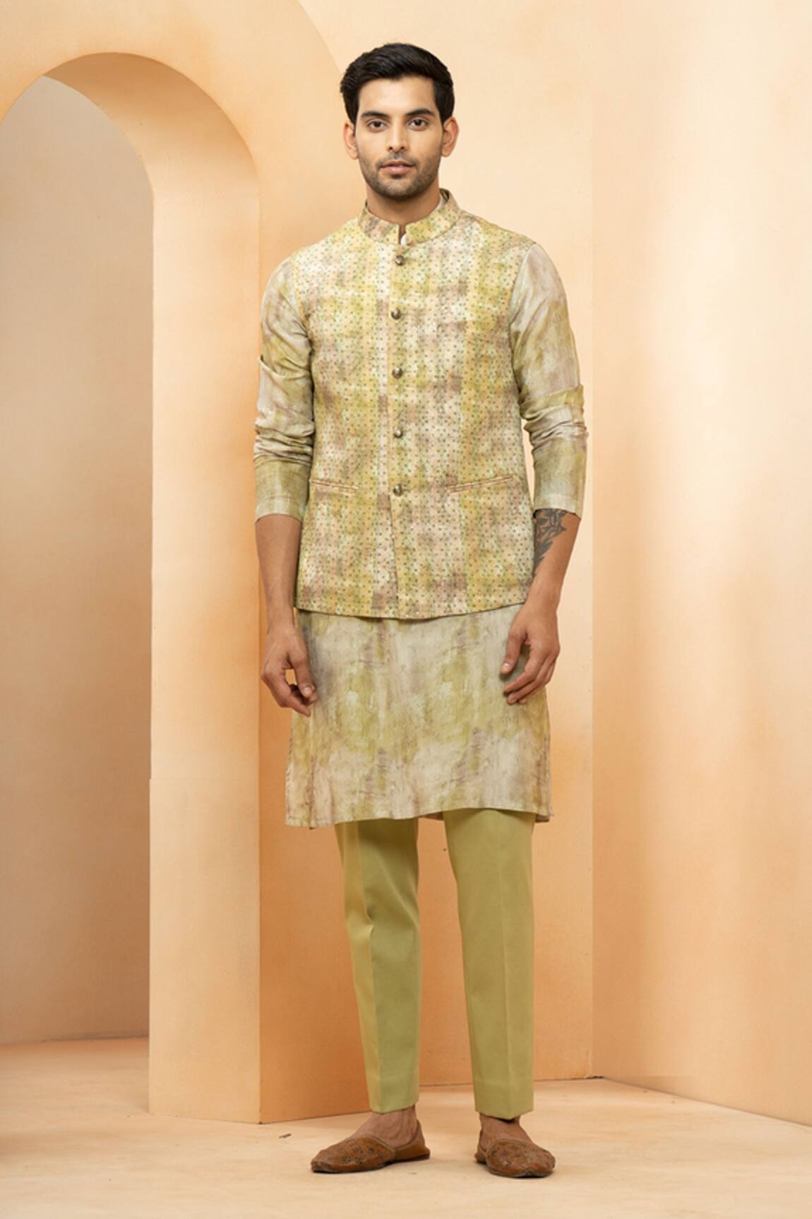 Studio Bagechaa Bandhani Kurta Set With Sleeveless Bundi