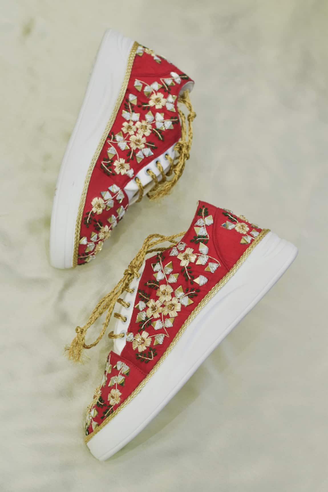 Around Always Indus Embroidered Sneakers
