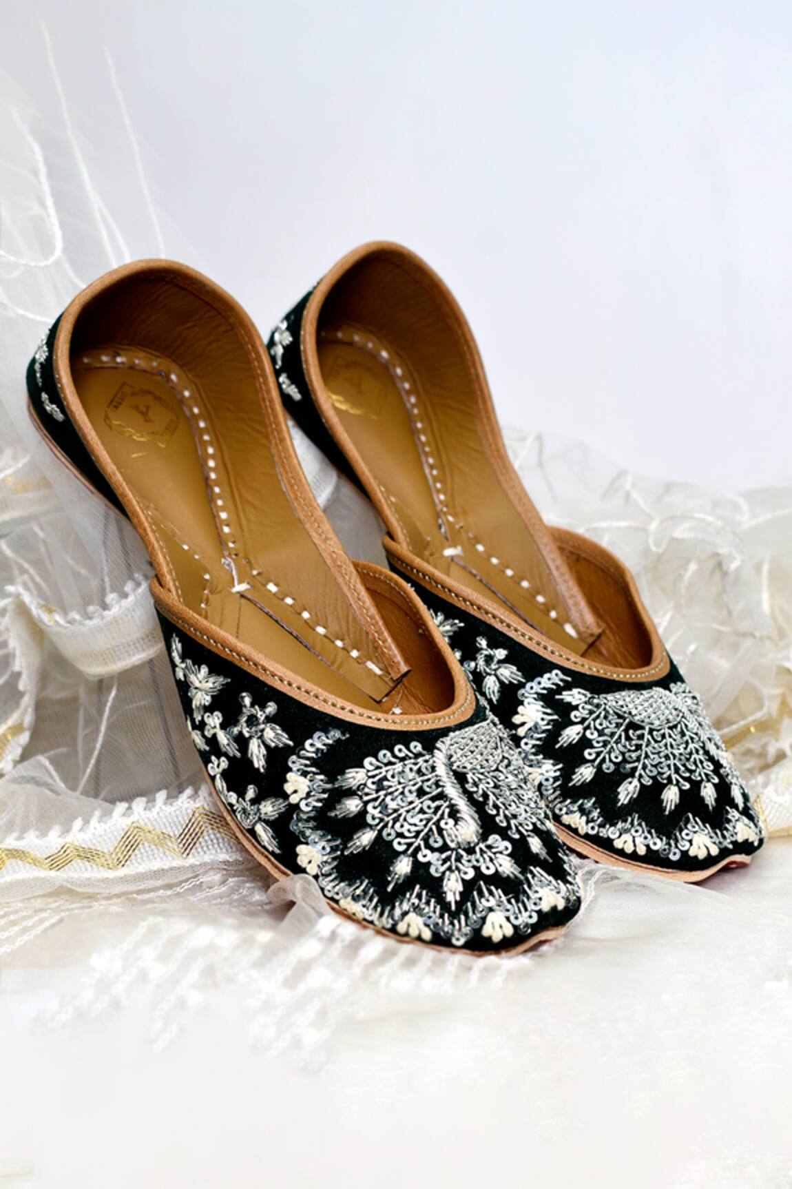 Yassio Blanca Velvet Embroidered Juttis 