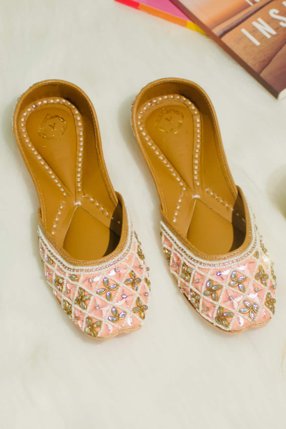 Yassio Sadia Mirror Embroidered Juttis