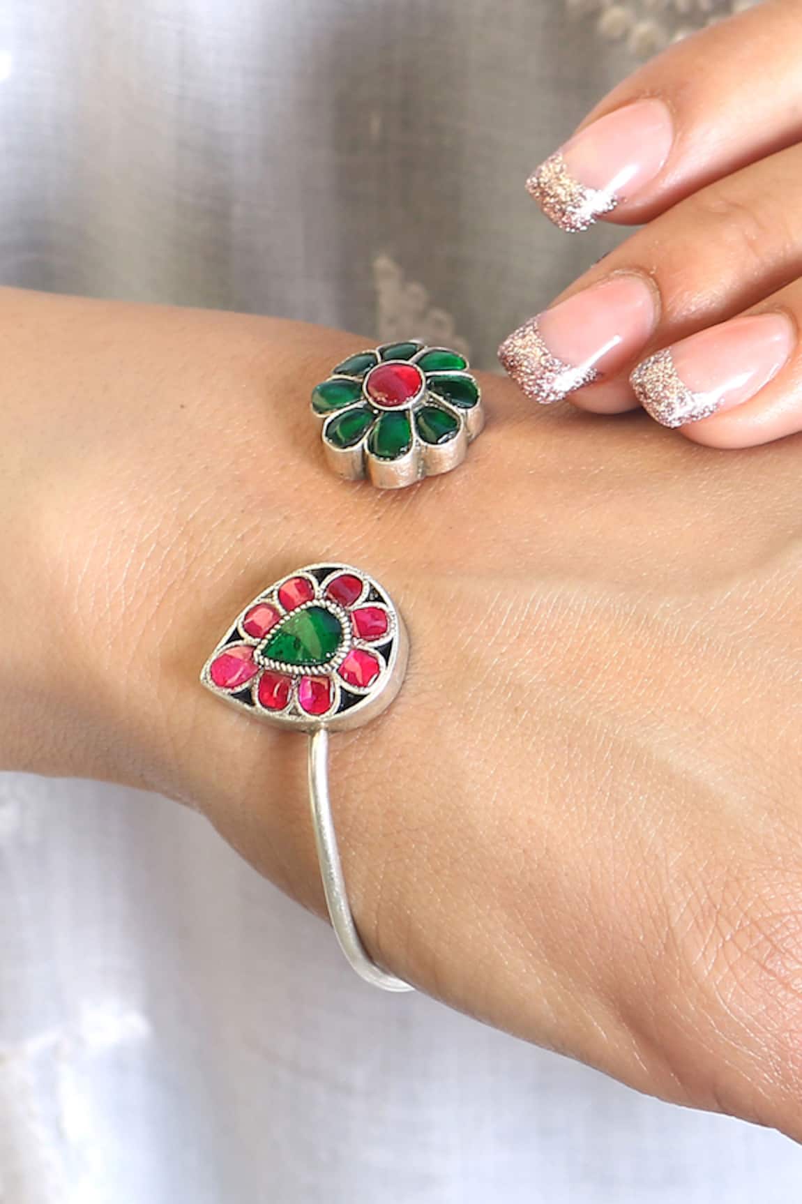 Noor Floral & Teardrop Kundan Bangle 
