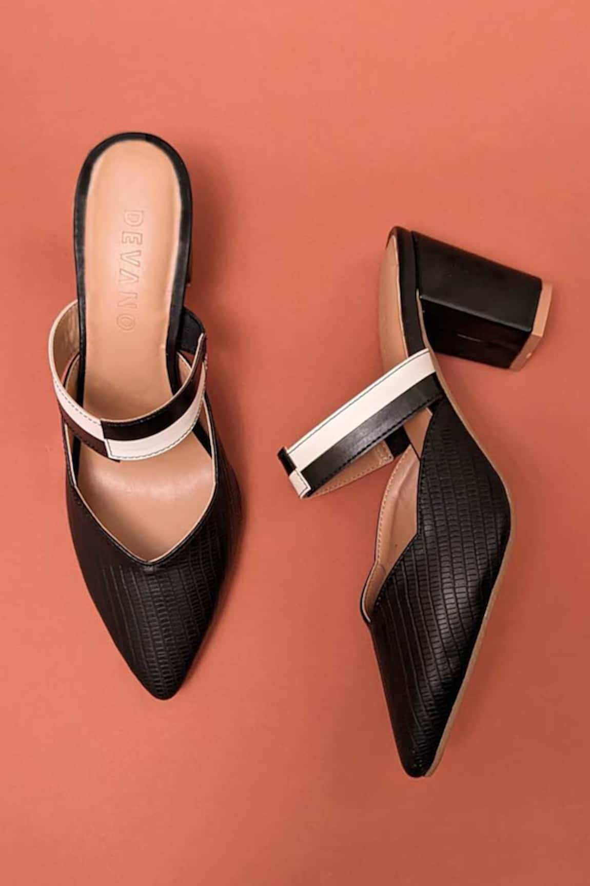 Devano Sancia Pointed Toe Pumps