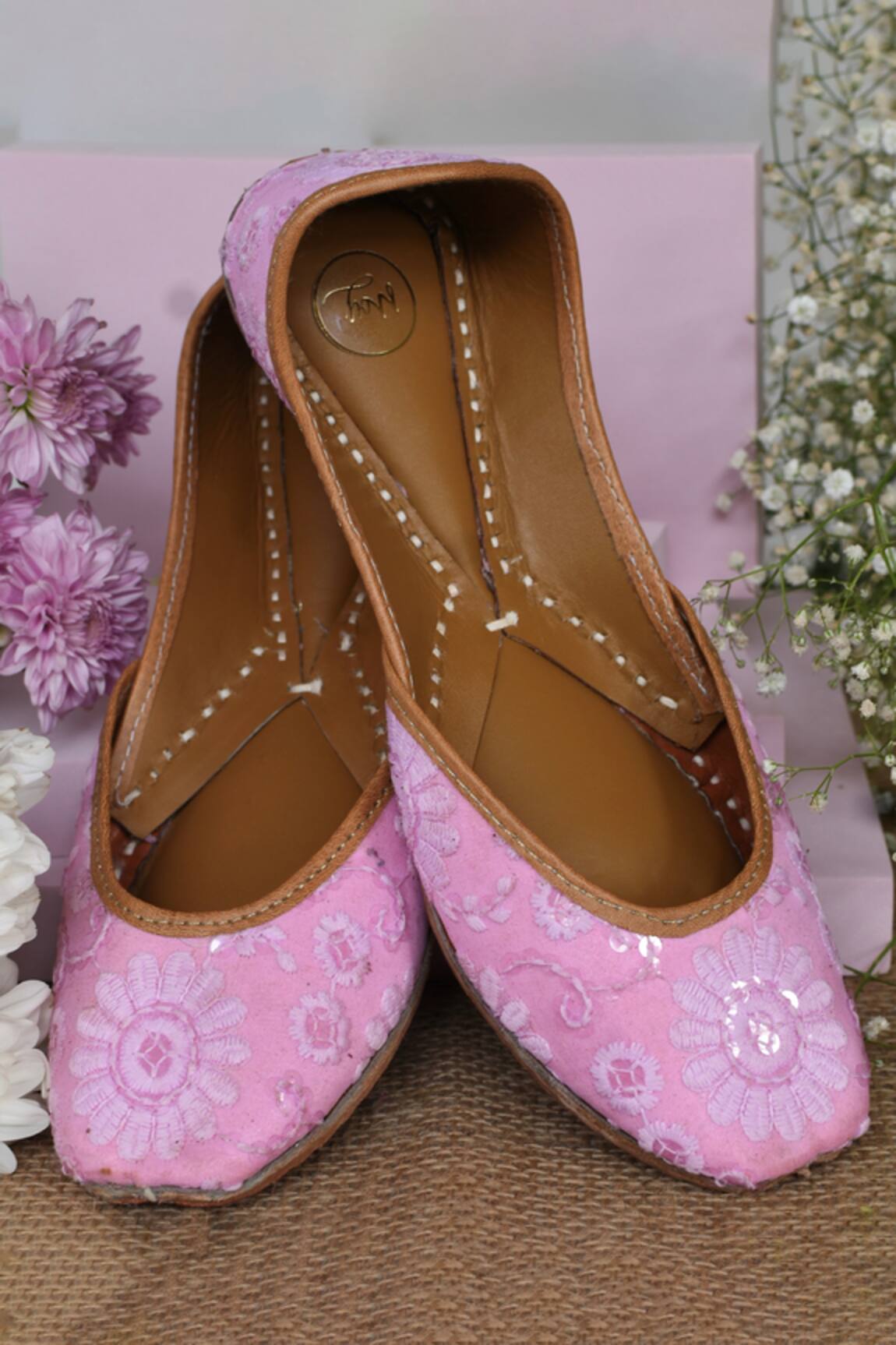 Moy Floral & Sequins Embroidered Juttis