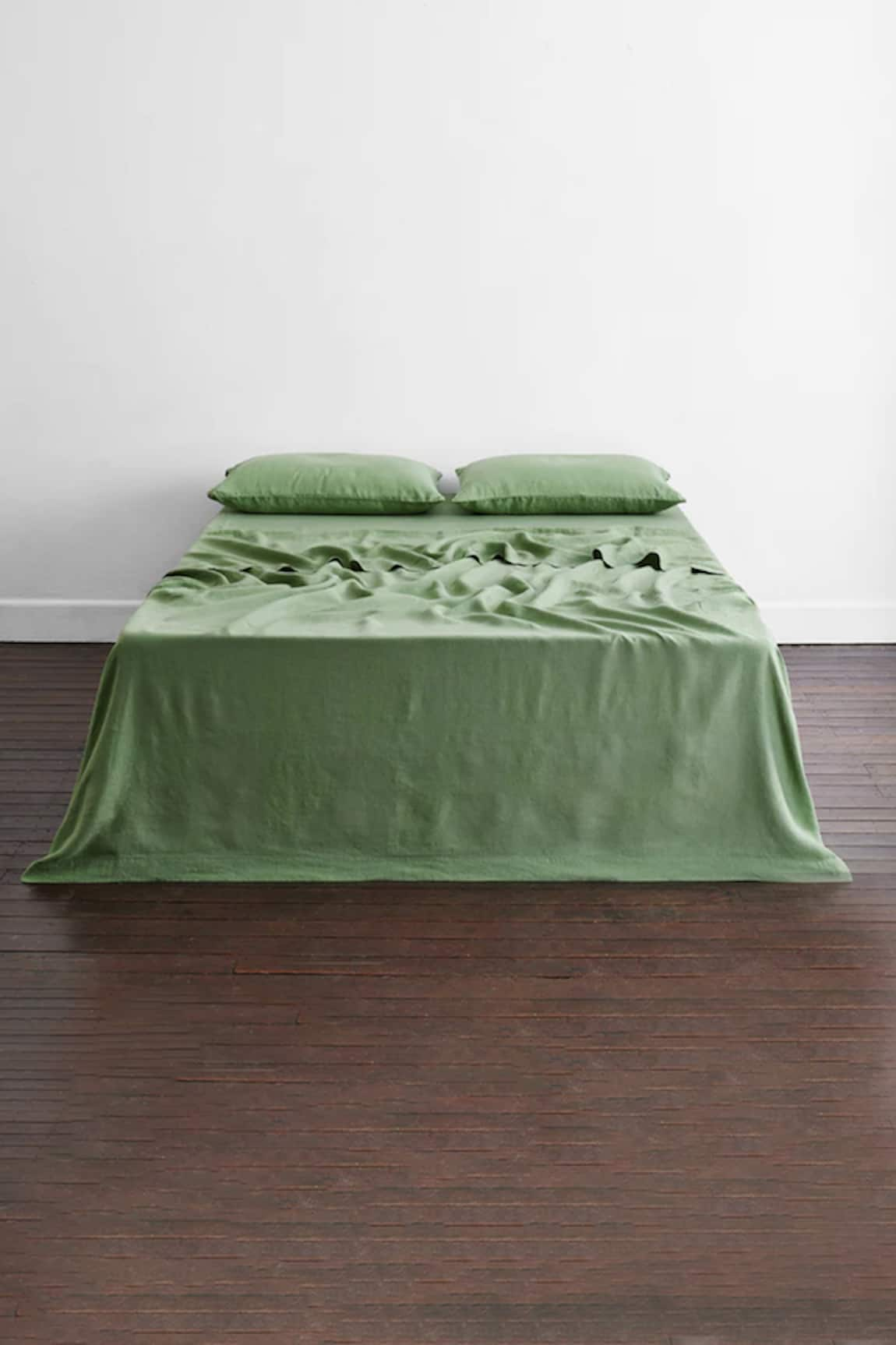 Thread Connect Solid Linen Bedsheet Set