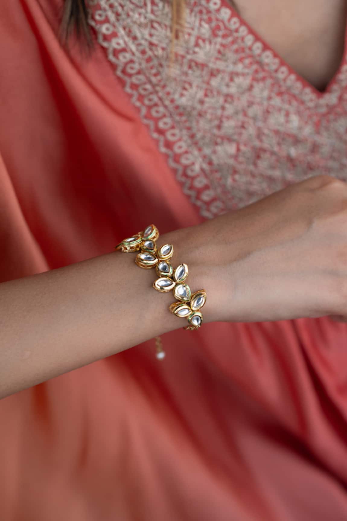 Do Taara Kundan Embellished Cut Work Bracelet 