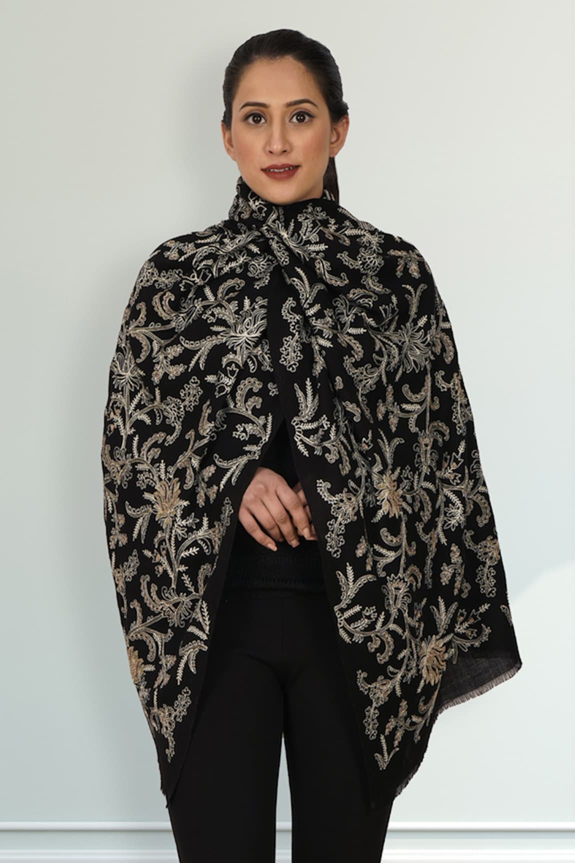 MAULI CASHMERE Lotus Embroidered Stole