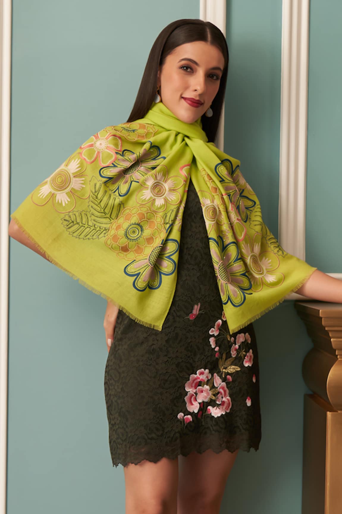 MAULI CASHMERE Floral Bliss Embroidered Stole